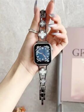 Elegant Silver-Tone Clover Link Apple Watch Band - White Accents